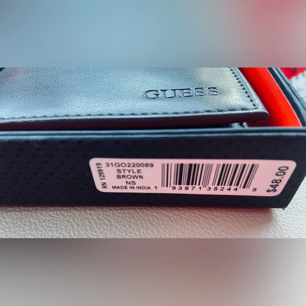 NWT! Guess men’s wallet in rich dark brown